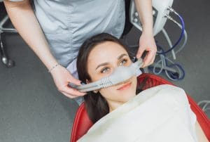 Cosa fare prima e dopo un intervento di implantologia dentale